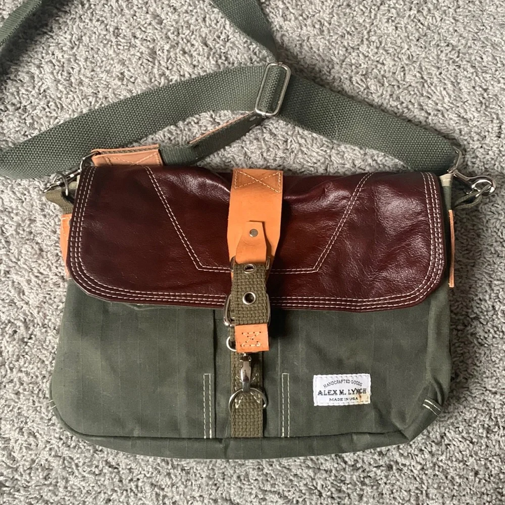 Alex M. Lynch Messenger Crossbody